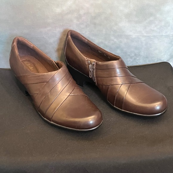 Clarks Hope Roxanne Women's Dark Brown Leather Side Zip Wedge Ankle Bootie Shoes - Picture 3 of 9